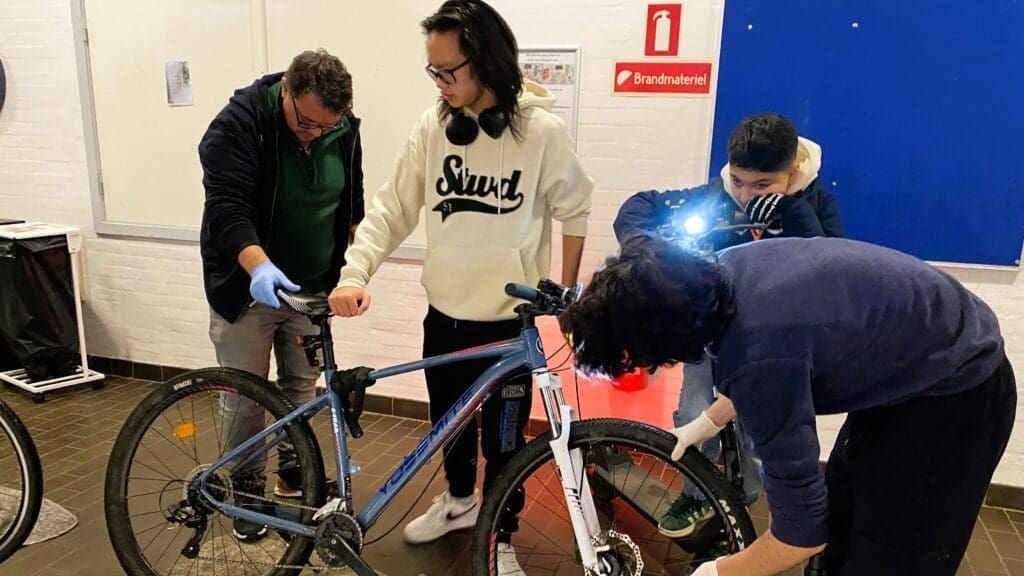 Vi cykler til idraet i Brøndby